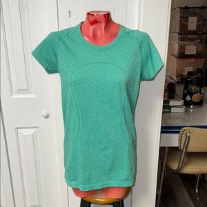 Lululemon tee shirt top yoga blouse